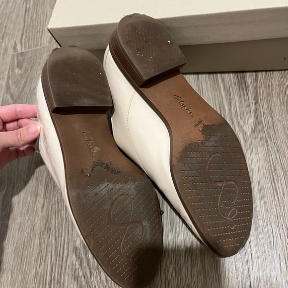 Clarkes Women US 6 cream loafers - Picture 5 of 6